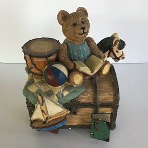 FIGI GRAPHICS Teddy Bear Toy Chest Music Box Plays Elvis’ “Love Me Tender” 1995